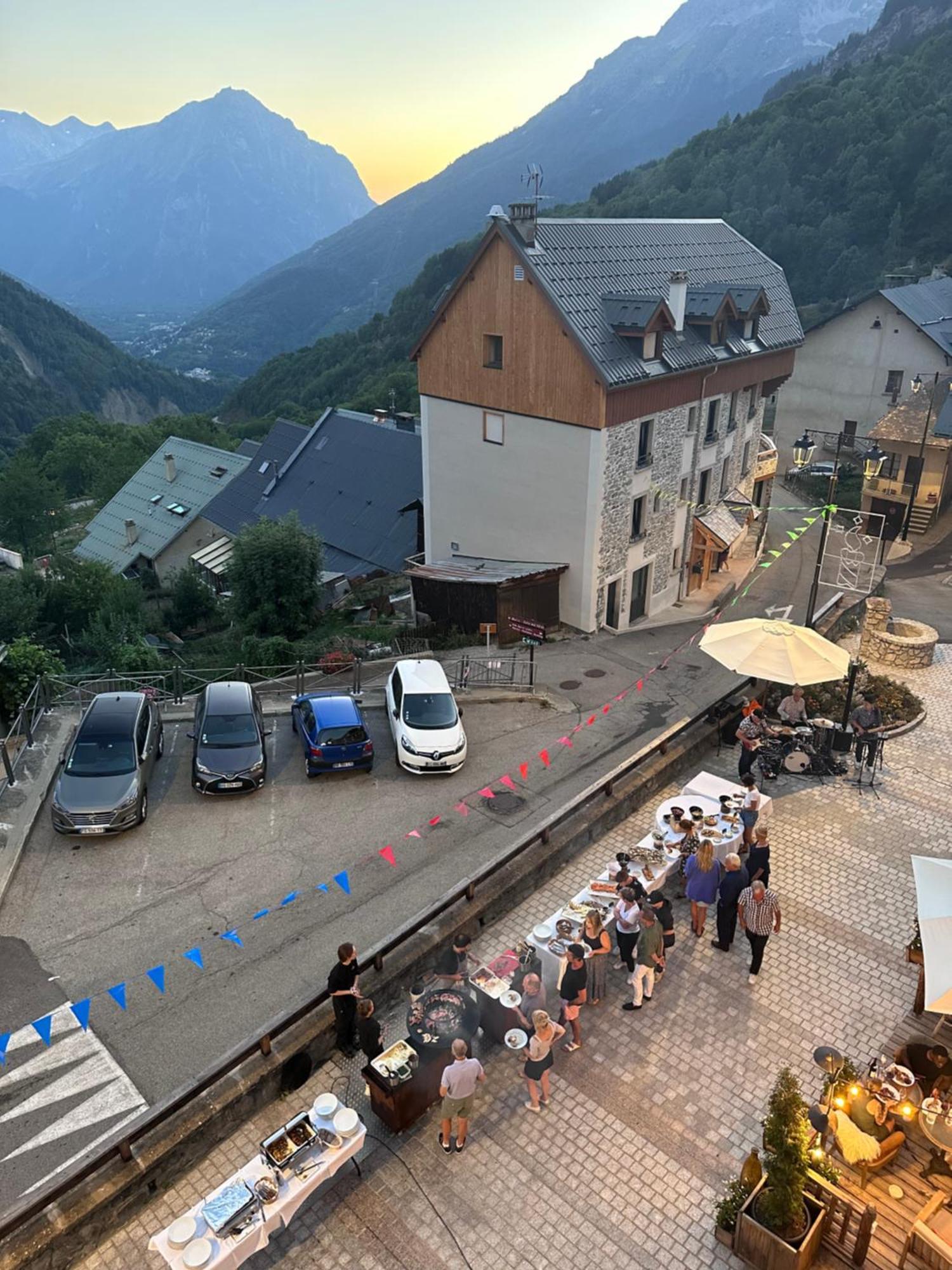 Hotel Le V De Vaujany Εξωτερικό φωτογραφία